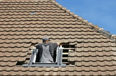 Pose de velux - Saint-Priest la Feuille